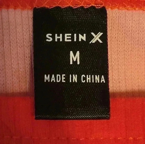 SHE IN slight crop top - Picture 2 of 2